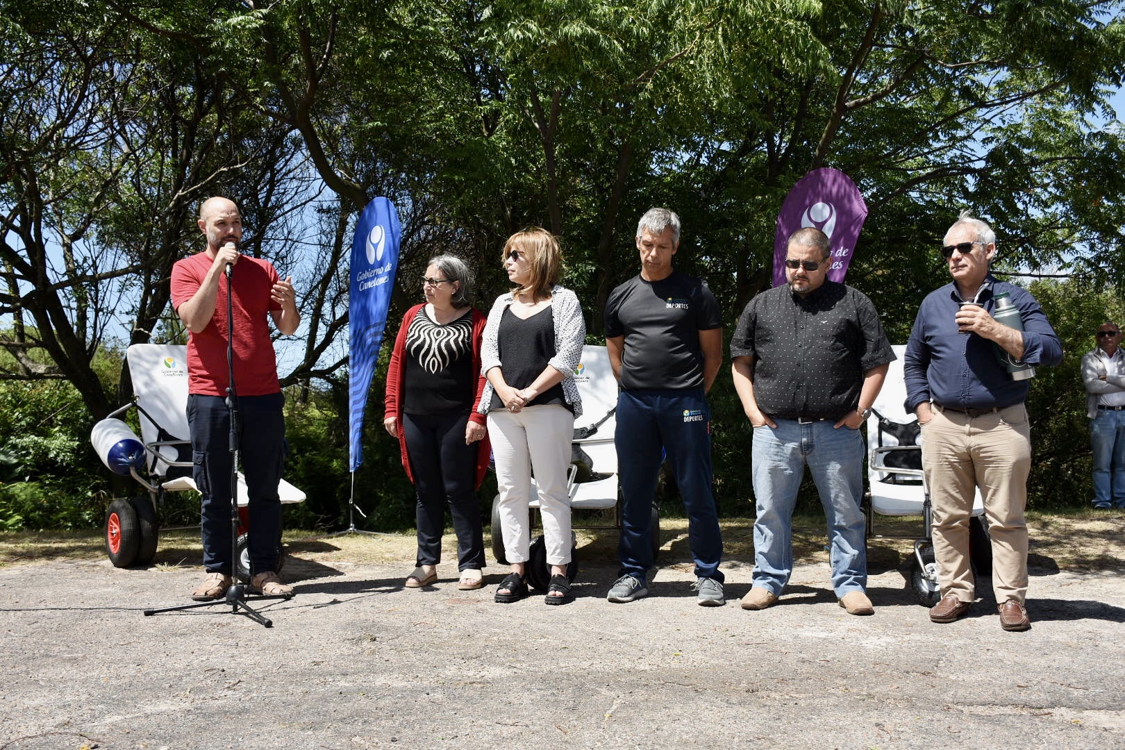 El mar al alcance de todos y todas: alfombras costeras y sillas anfibias garantizan el acceso al mar para personas en situación de discapacidad