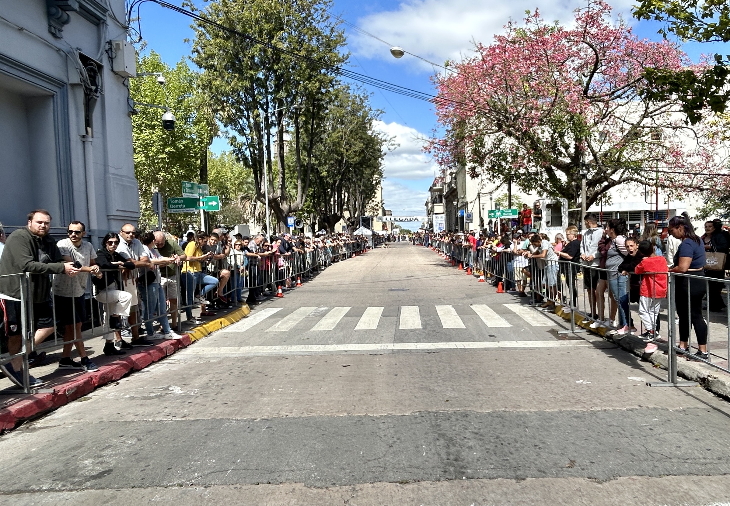 Vuelta Ciclista 2023: llegada de la primera etapa y podio en ciudad de Canelones Vuelta Ciclista 2023: llegada de la primera etapa y podio en ciudad de Canelones