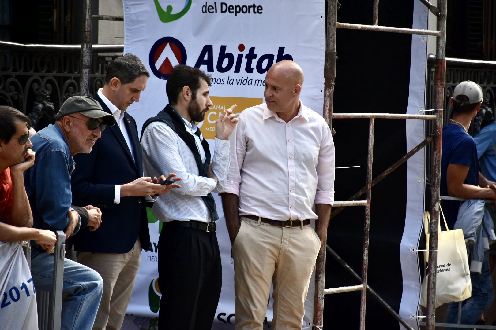 Vuelta Ciclista 2023: llegada de la primera etapa y podio en ciudad de Canelones Vuelta Ciclista 2023: llegada de la primera etapa y podio en ciudad de Canelones