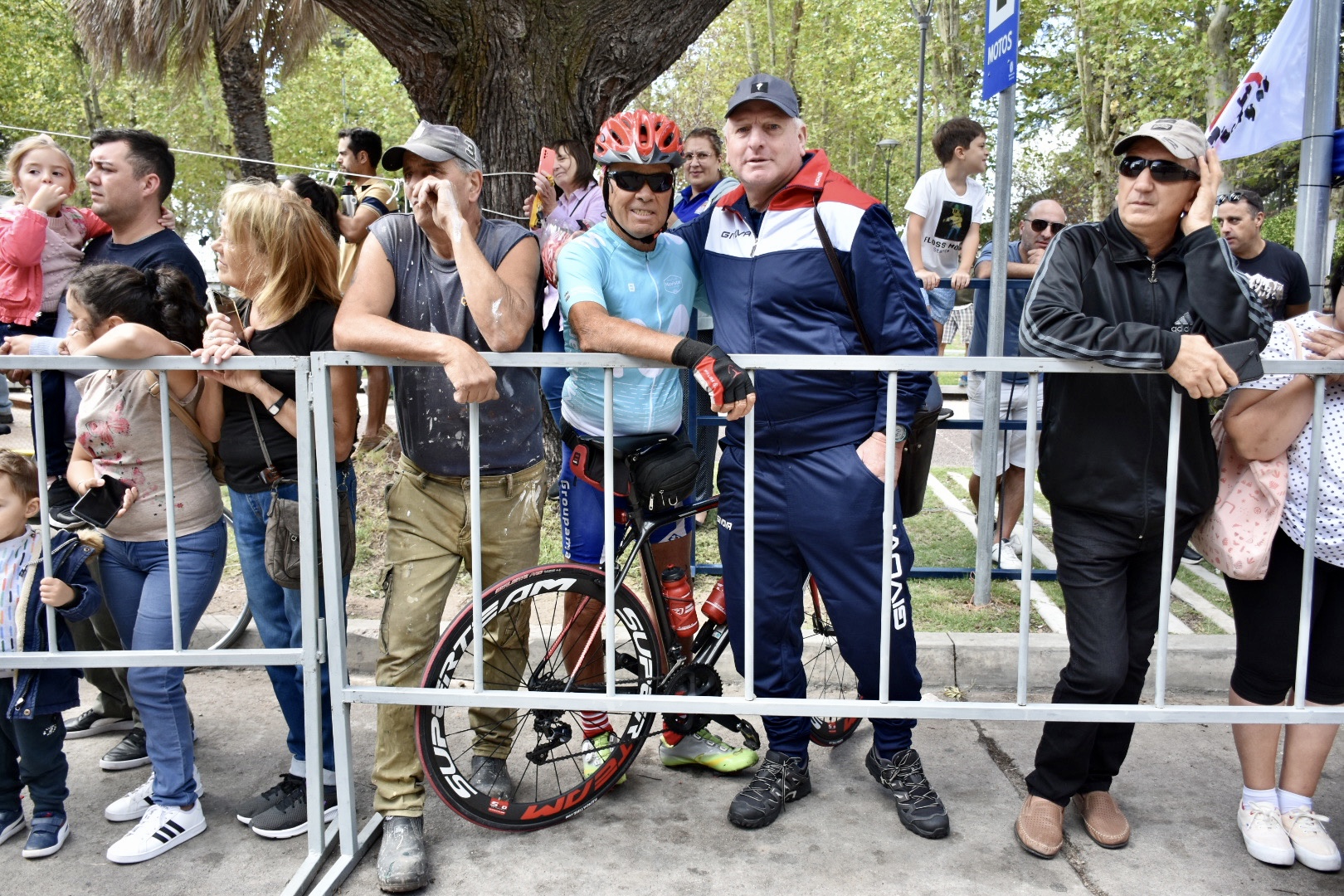 Vuelta Ciclista 2023: llegada de la primera etapa y podio en ciudad de Canelones Vuelta Ciclista 2023: llegada de la primera etapa y podio en ciudad de Canelones