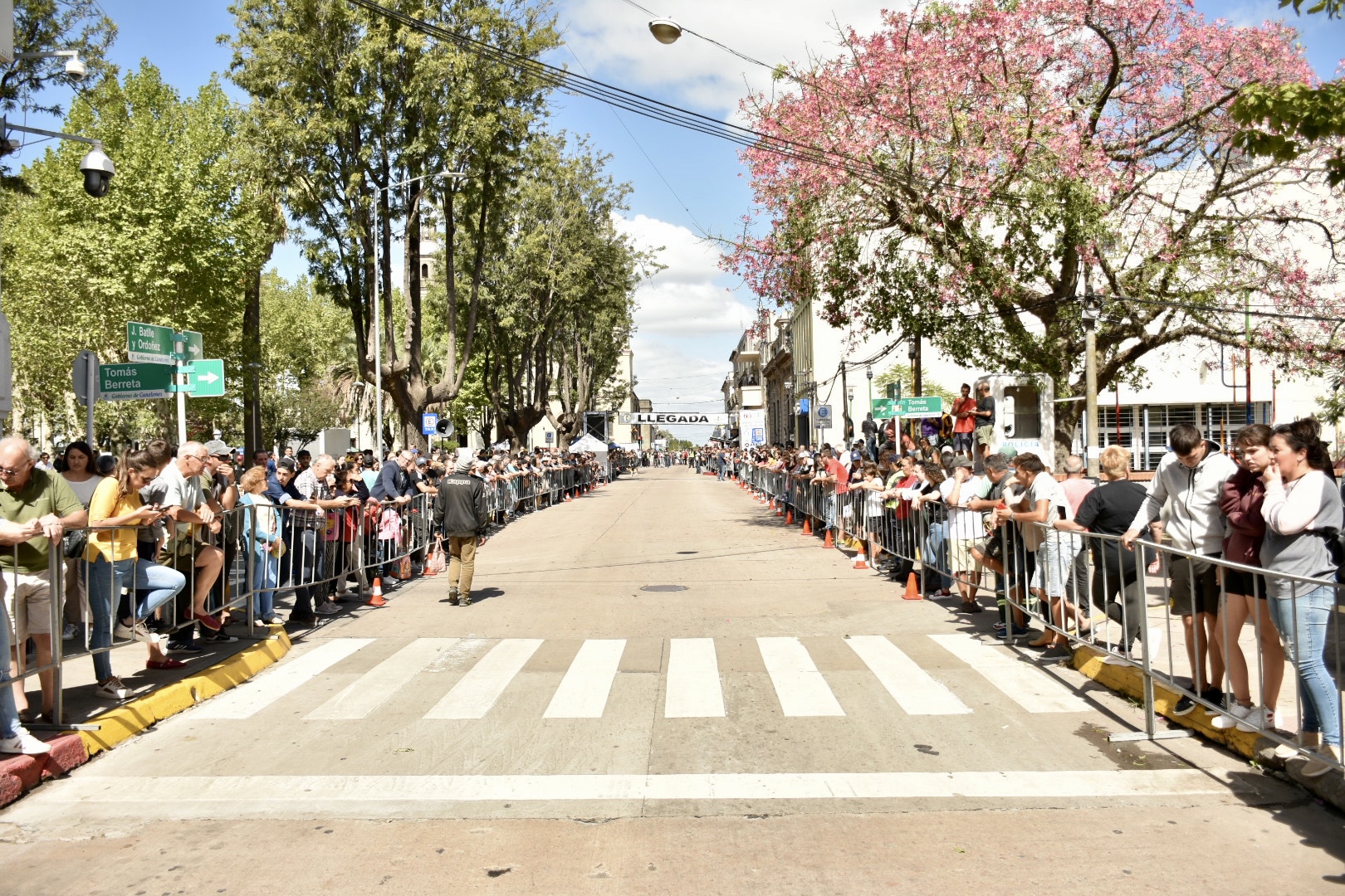 Vuelta Ciclista 2023: llegada de la primera etapa y podio en ciudad de Canelones Vuelta Ciclista 2023: llegada de la primera etapa y podio en ciudad de Canelones