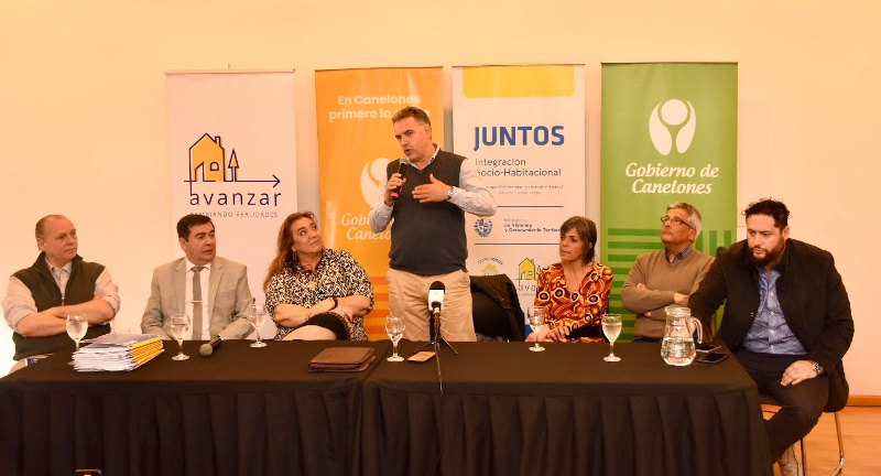Firma de convenio entre la Intendencia y el Ministerio de Vivienda y Ordenamiento Territorial para el realojo de 40 familias de Canelones Firma de convenio entre la Intendencia y el Ministerio de Vivienda y Ordenamiento Territorial para el realojo de 40 familias de Canelones