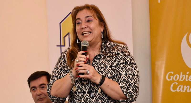 La Ministra de Vivienda y Ordenamiento Territorial, abogada Irene Moreira, en la firma de convenio entre la Intendencia y el Ministerio de Vivienda y Ordenamiento Territorial para el realojo de 40 familias de Canelones La Ministra de Vivienda y Ordenamiento Territorial, abogada Irene Moreira, en la firma de convenio entre la Intendencia y el Ministerio de Vivienda y Ordenamiento Territorial para el realojo de 40 familias de Canelones
