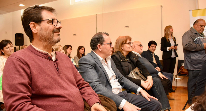 Firma de convenio entre la Intendencia y el Ministerio de Vivienda y Ordenamiento Territorial para el realojo de 40 familias de Canelones Firma de convenio entre la Intendencia y el Ministerio de Vivienda y Ordenamiento Territorial para el realojo de 40 familias de Canelones