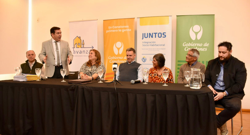 Firma de convenio entre la Intendencia y el Ministerio de Vivienda y Ordenamiento Territorial para el realojo de 40 familias de Canelones Firma de convenio entre la Intendencia y el Ministerio de Vivienda y Ordenamiento Territorial para el realojo de 40 familias de Canelones