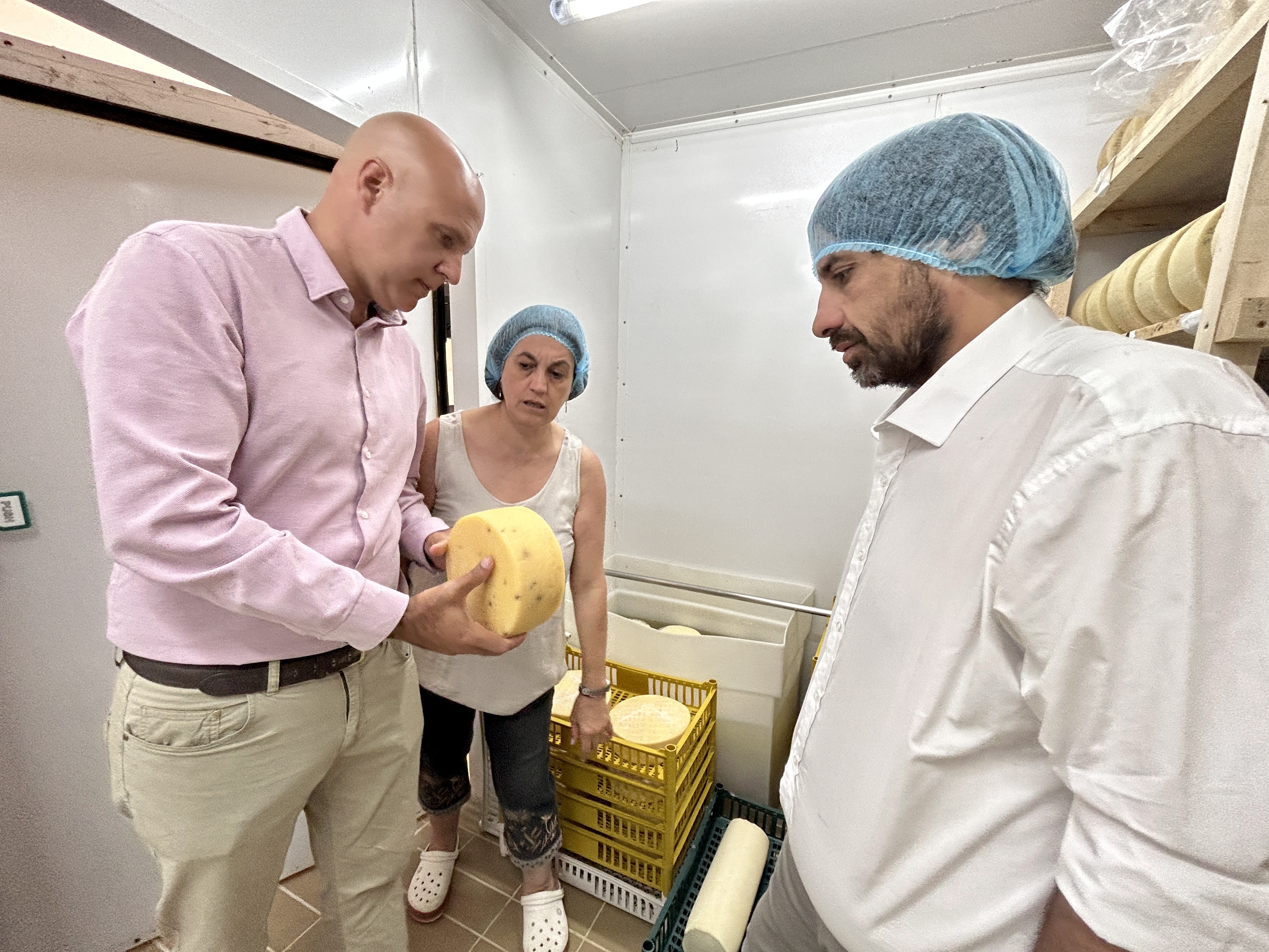 Autoridades de la Intendencia recorrieron empresas productivas que integran el programa Canelones te alimenta Autoridades de la Intendencia recorrieron empresas productivas que integran el programa Canelones te alimenta
