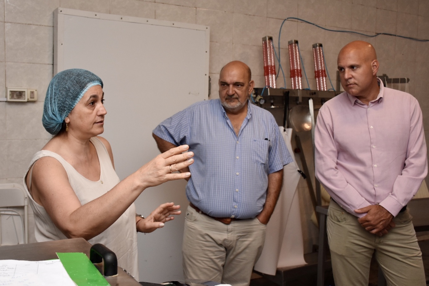 Autoridades de la Intendencia recorrieron empresas productivas que integran el programa Canelones te alimenta Autoridades de la Intendencia recorrieron empresas productivas que integran el programa Canelones te alimenta
