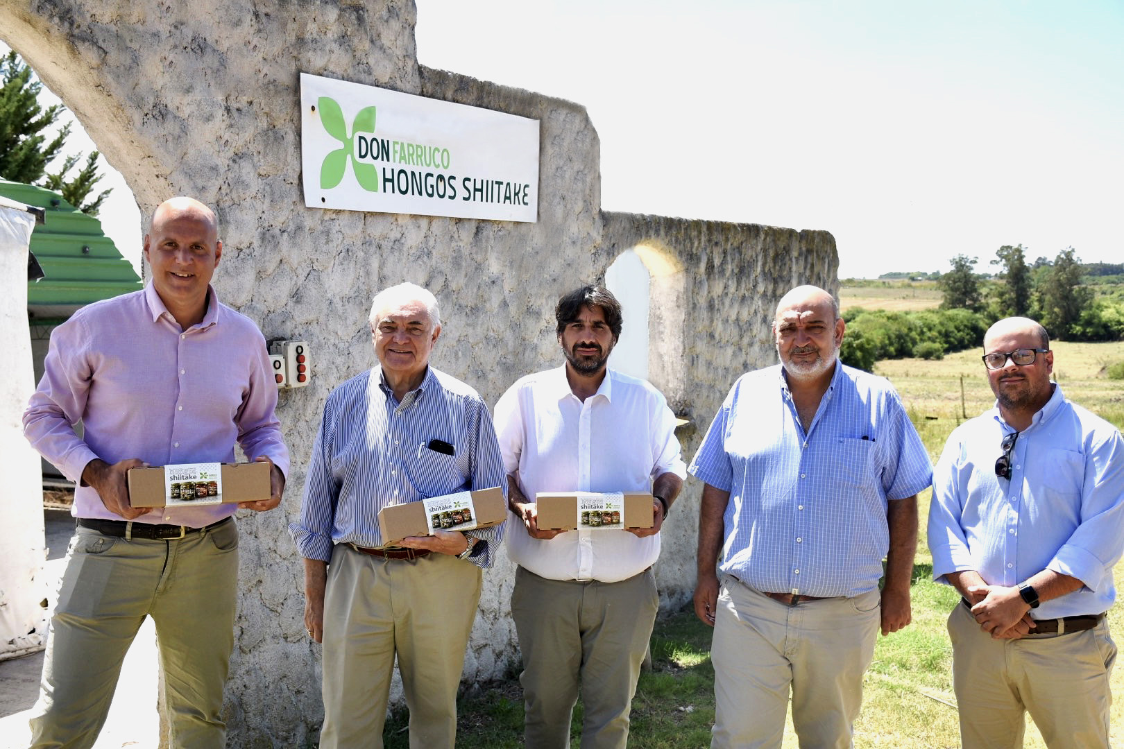 Autoridades de la Intendencia recorrieron empresas productivas que integran el programa Canelones te alimenta Autoridades de la Intendencia recorrieron empresas productivas que integran el programa Canelones te alimenta