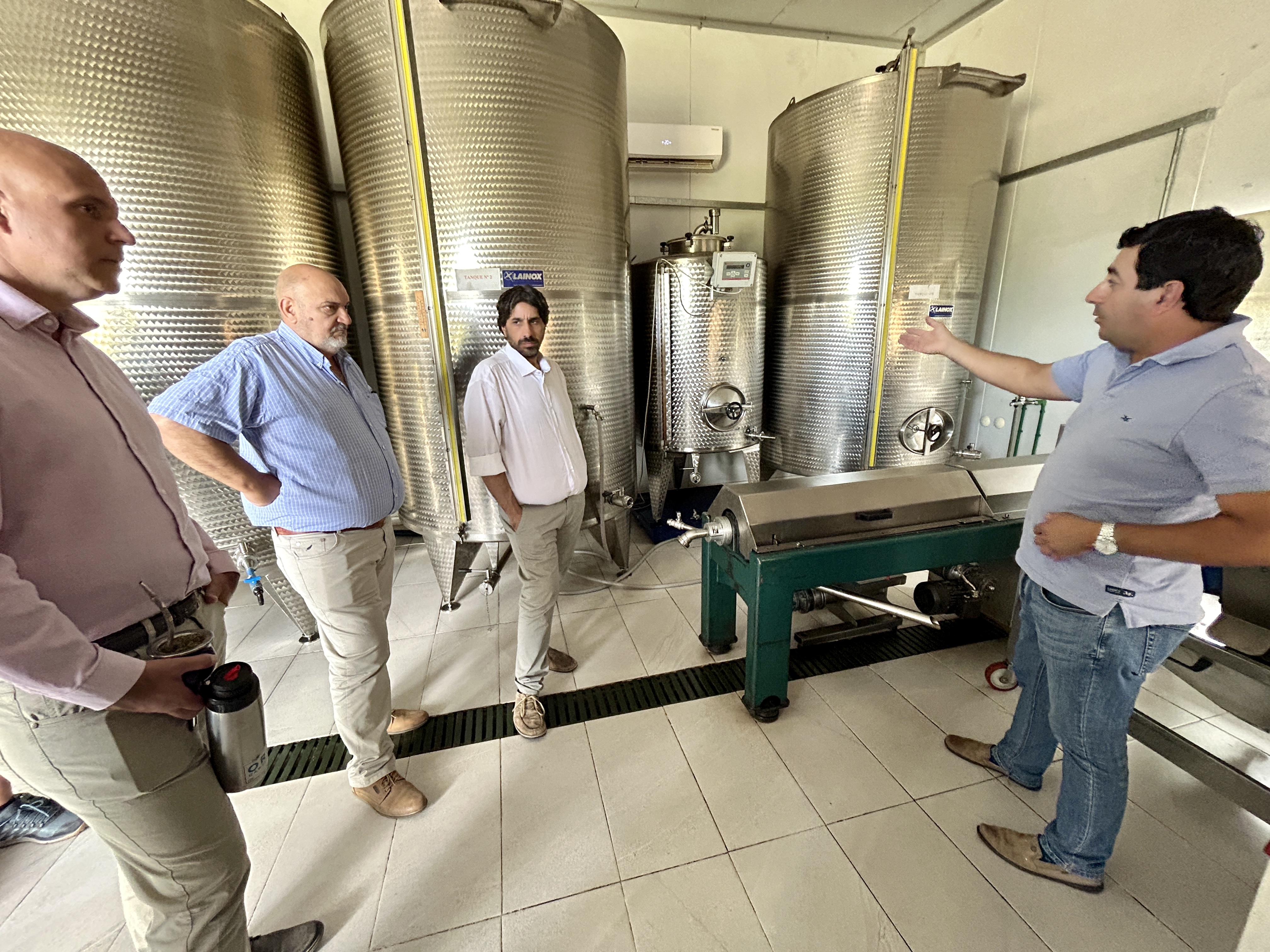 Autoridades de la Intendencia recorrieron empresas productivas que integran el programa Canelones te alimenta Autoridades de la Intendencia recorrieron empresas productivas que integran el programa Canelones te alimenta