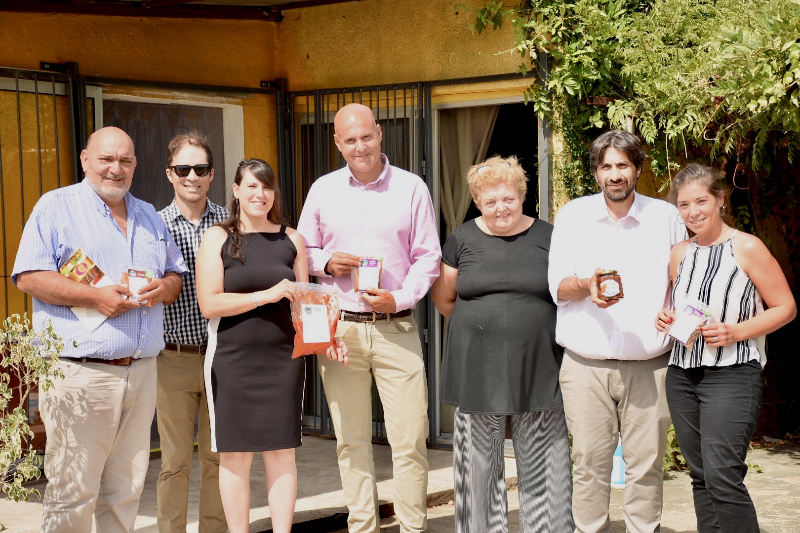Autoridades de la Intendencia recorrieron empresas productivas que integran el programa Canelones te alimenta Autoridades de la Intendencia recorrieron empresas productivas que integran el programa Canelones te alimenta