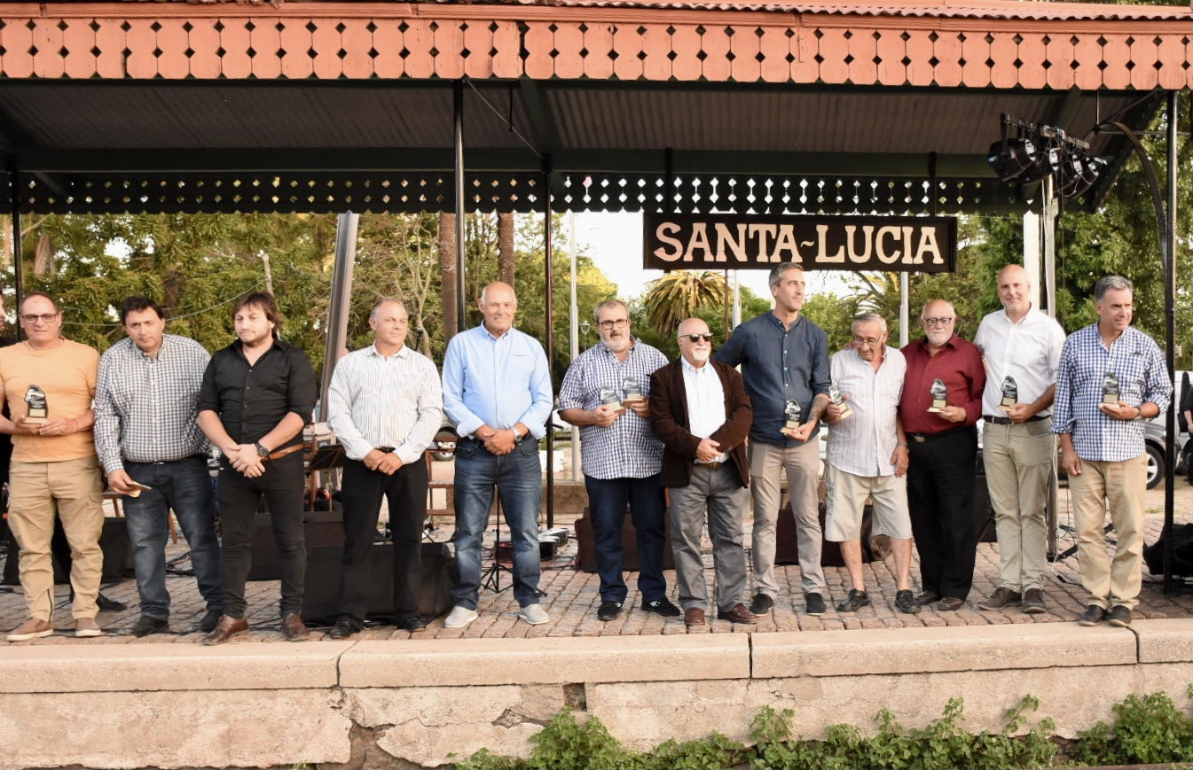 Se inauguró la restauración exterior de la estación de AFE en Santa Lucía Se inauguró la restauración exterior de la estación de AFE en Santa Lucía