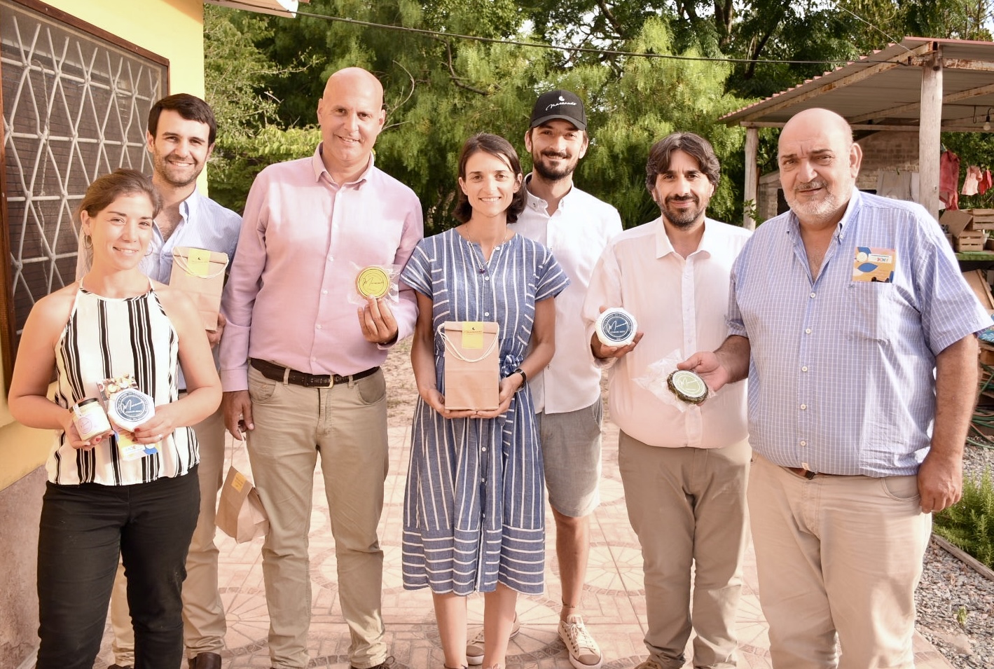 Autoridades de la Intendencia recorrieron empresas productivas que integran el programa Canelones te alimenta Autoridades de la Intendencia recorrieron empresas productivas que integran el programa Canelones te alimenta
