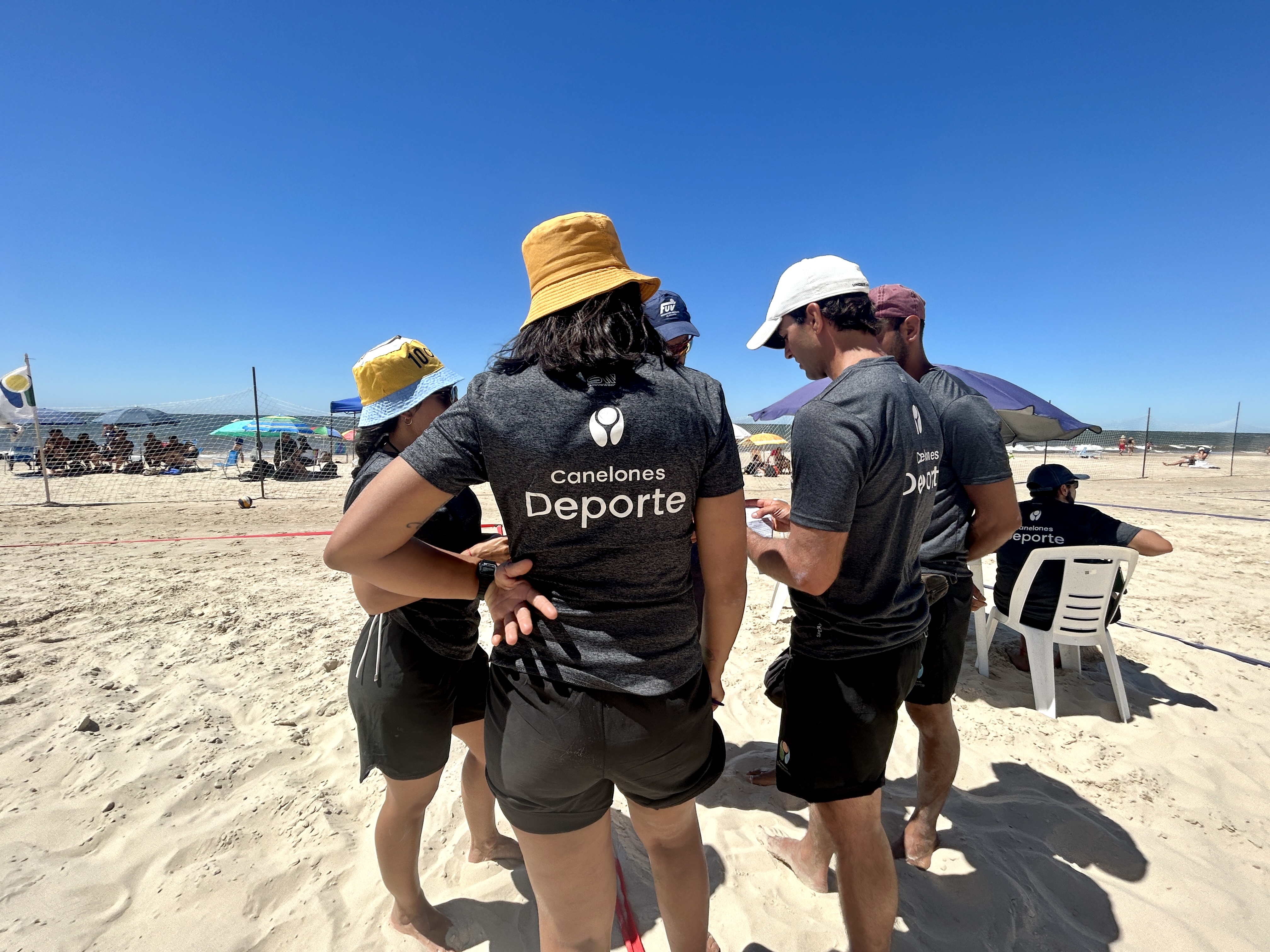 Promotores deportivos de la Intendencia organizaron un circuito de voleibol en Salinas Promotores deportivos de la Intendencia organizaron un circuito de voleibol en Salinas