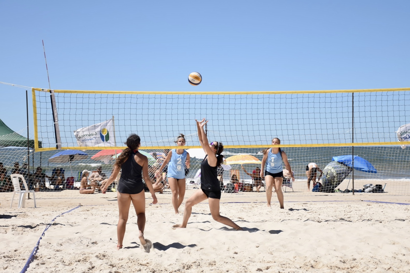 Promotores deportivos de la Intendencia organizaron un circuito de voleibol en Salinas Promotores deportivos de la Intendencia organizaron un circuito de voleibol en Salinas