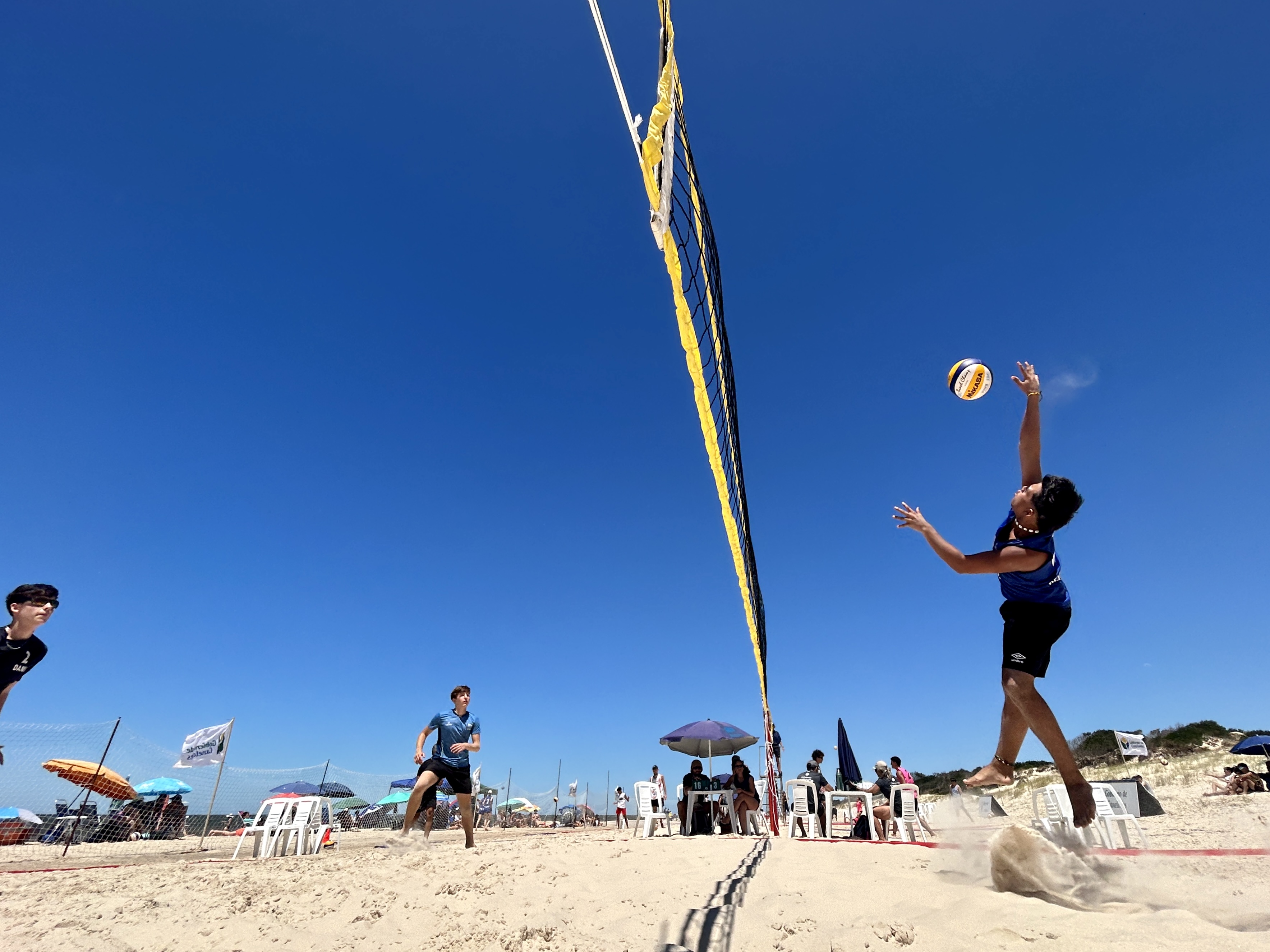 Promotores deportivos de la Intendencia organizaron un circuito de voleibol en Salinas Promotores deportivos de la Intendencia organizaron un circuito de voleibol en Salinas