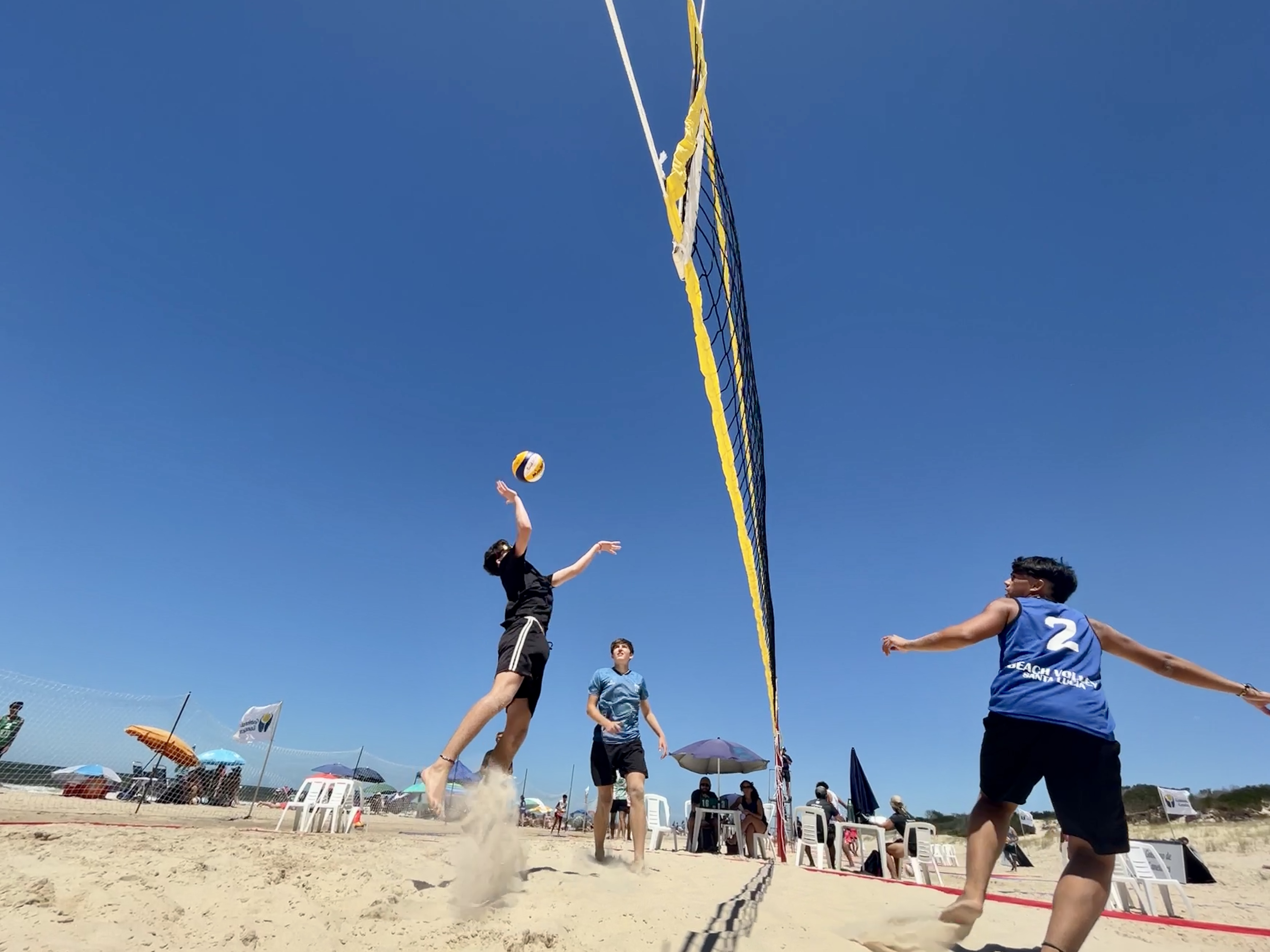 Promotores deportivos de la Intendencia organizaron un circuito de voleibol en Salinas Promotores deportivos de la Intendencia organizaron un circuito de voleibol en Salinas