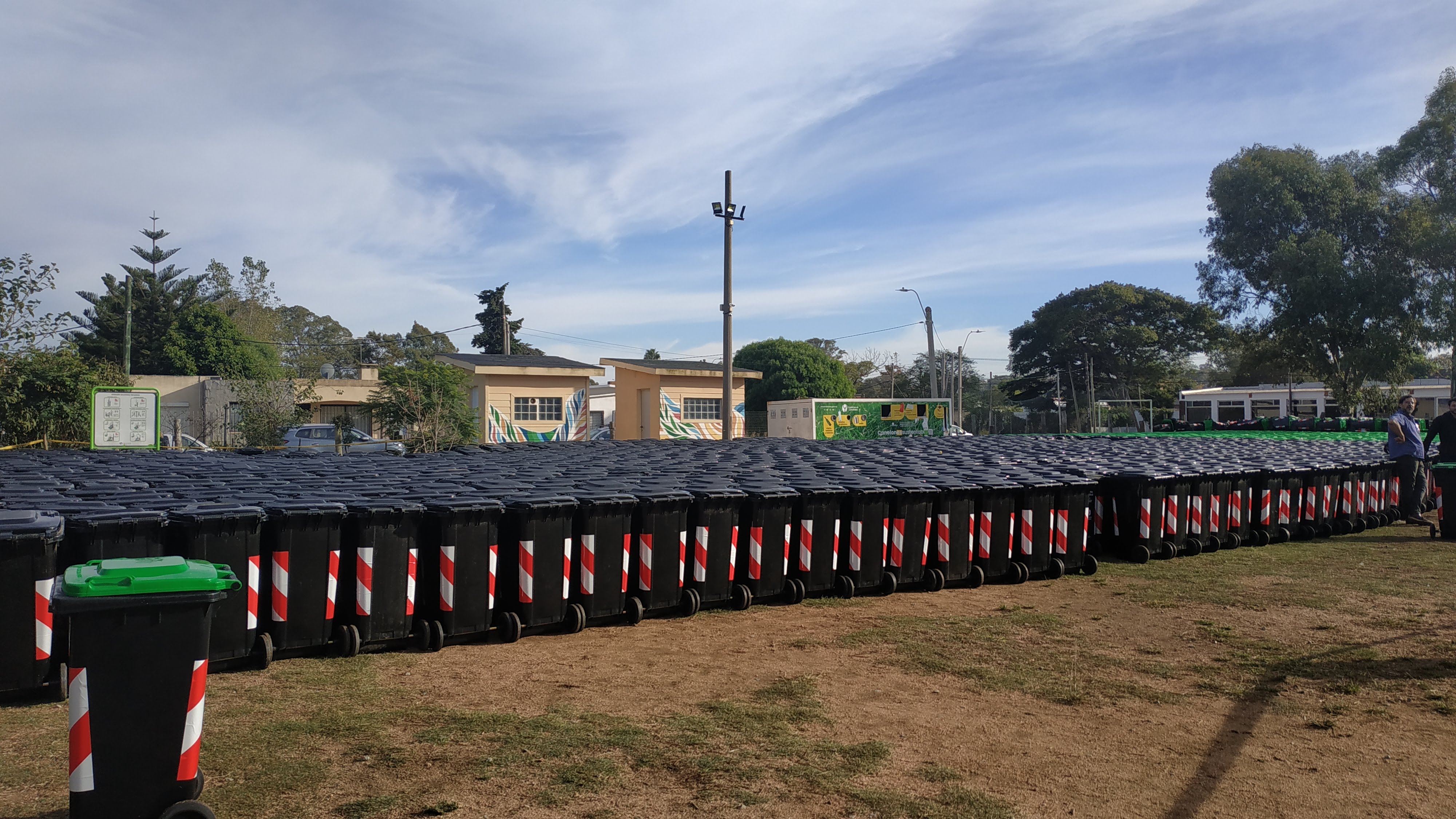 2500 familias de Shangrilá recibieron equipamiento de reciclaje y compostaje 2500 familias de Shangrilá recibieron equipamiento de reciclaje y compostaje