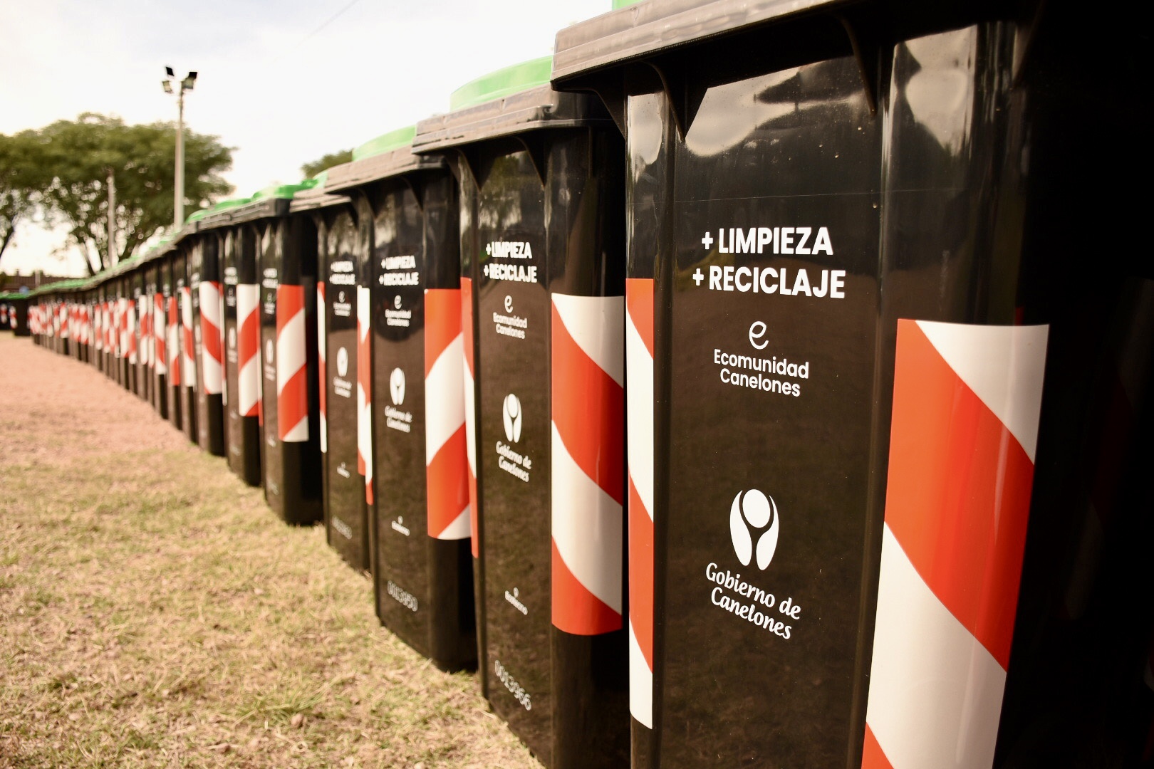 Más de 2000 familias recibieron contenedores para reciclar en Suárez