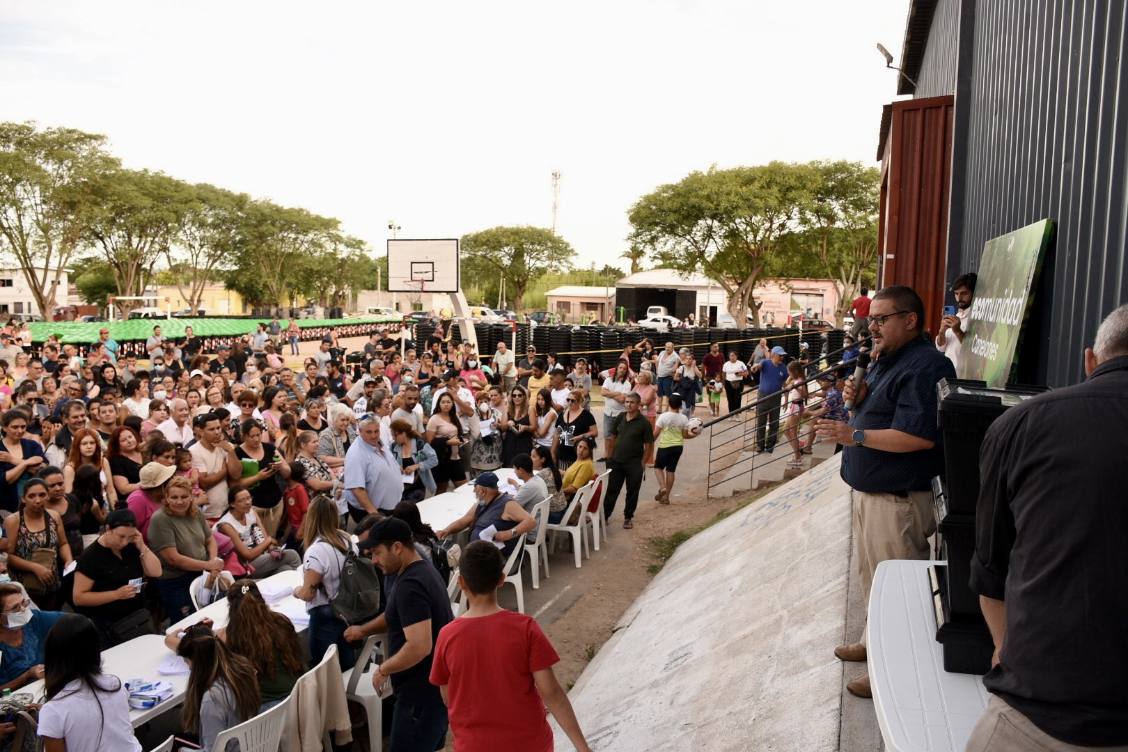 Más de 2000 familias recibieron contenedores para reciclar en Suárez