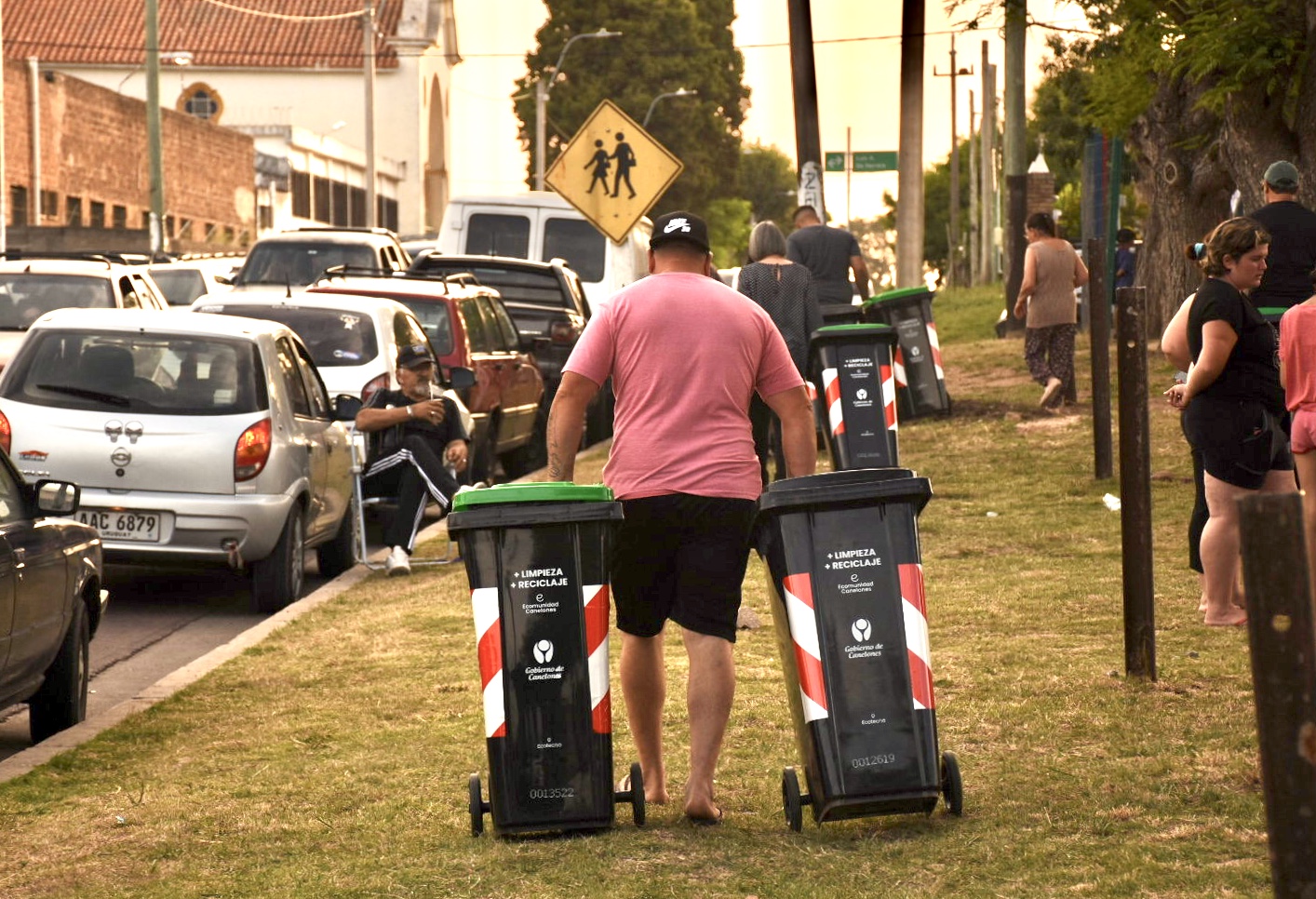 Más de 2000 familias recibieron contenedores para reciclar en Suárez