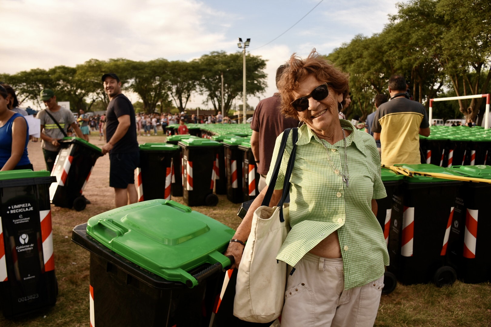 Más de 2000 familias recibieron contenedores para reciclar en Suárez