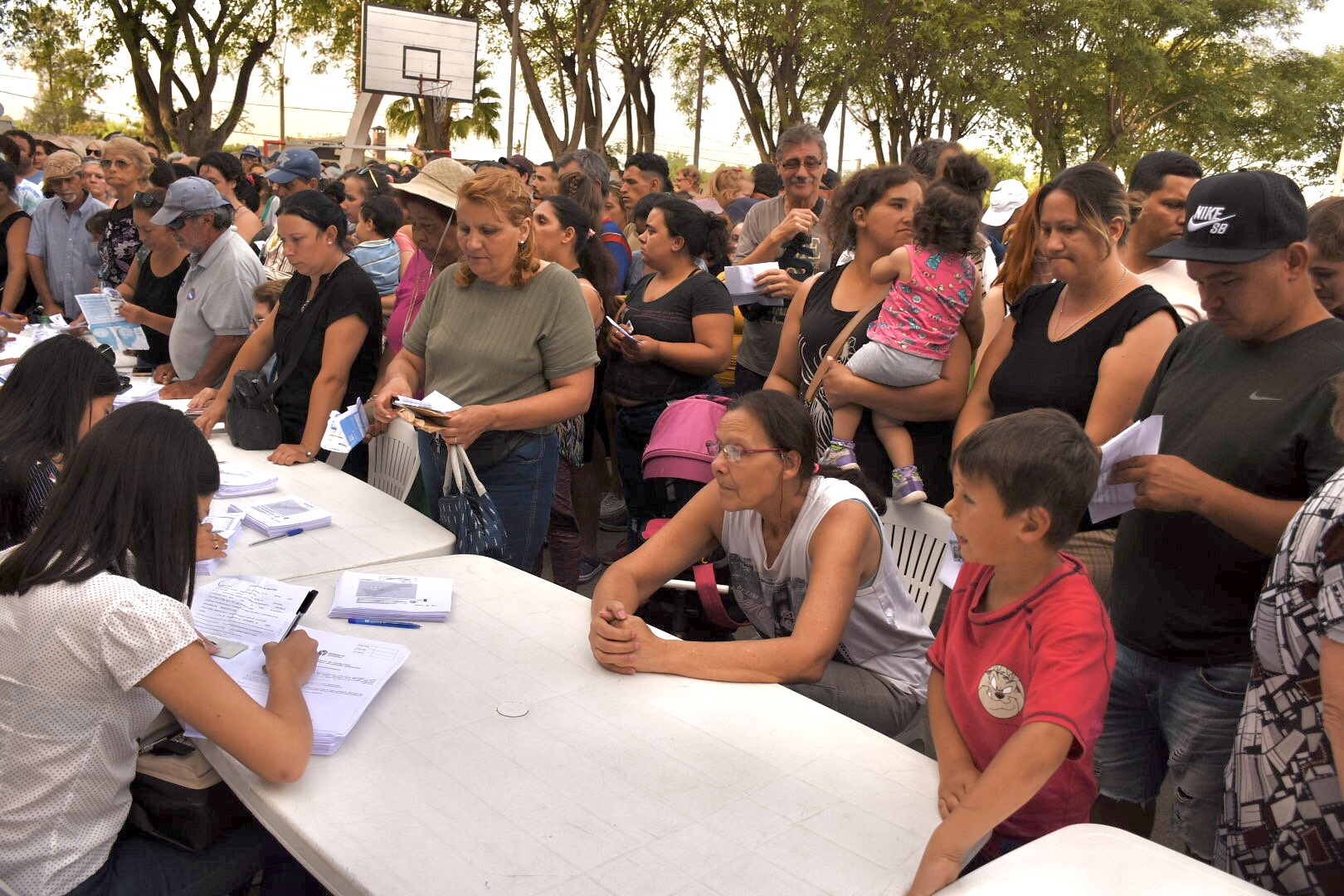 Más de 2000 familias recibieron contenedores para reciclar en Suárez