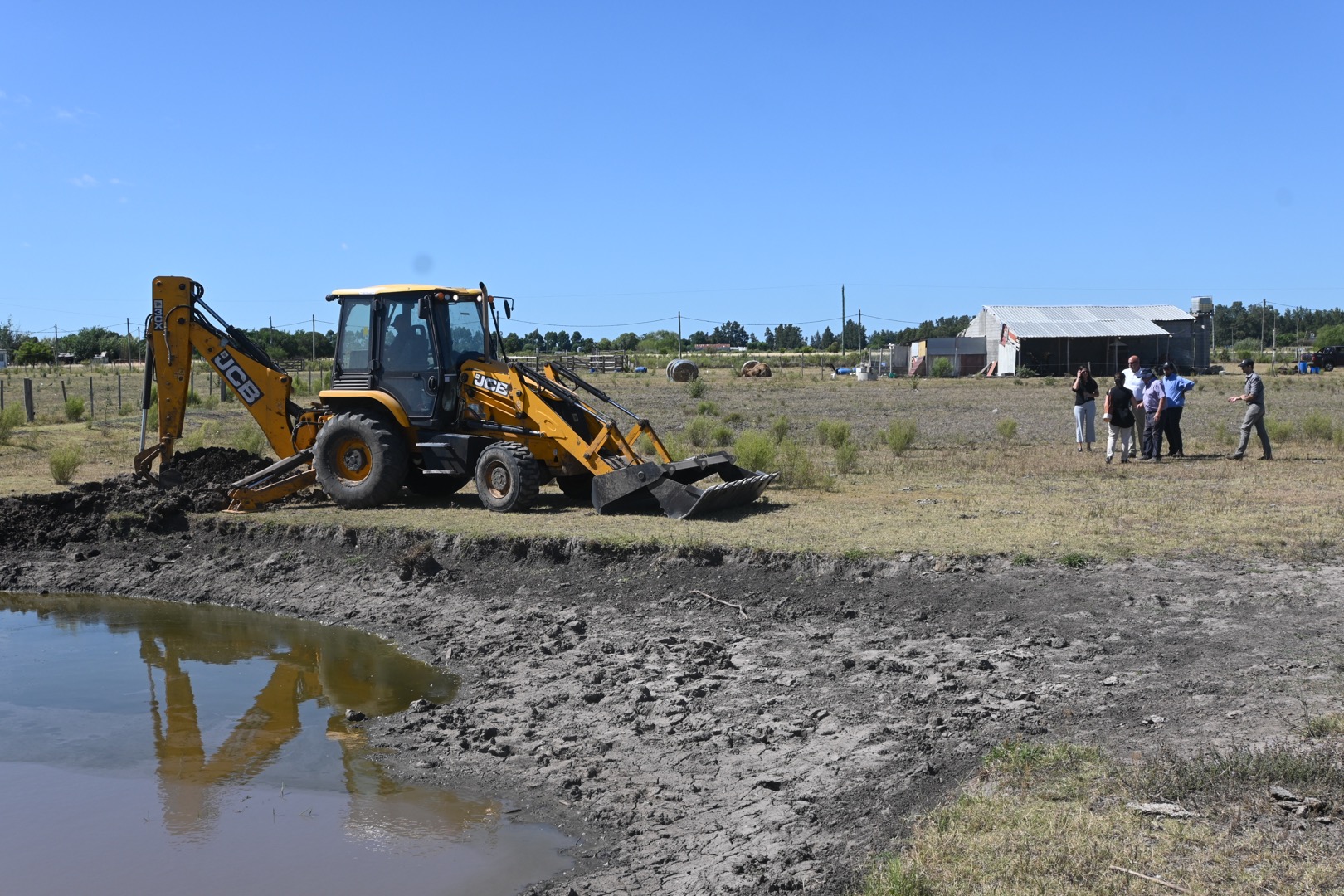 Autoridades visitaron la zona rural de la Ruta 107 para profundiza la asistencia a los productores rurales ante la problemática por el déficit hídrico Autoridades visitaron la zona rural de la Ruta 107 para profundiza la asistencia a los productores rurales ante la problemática por el déficit hídrico