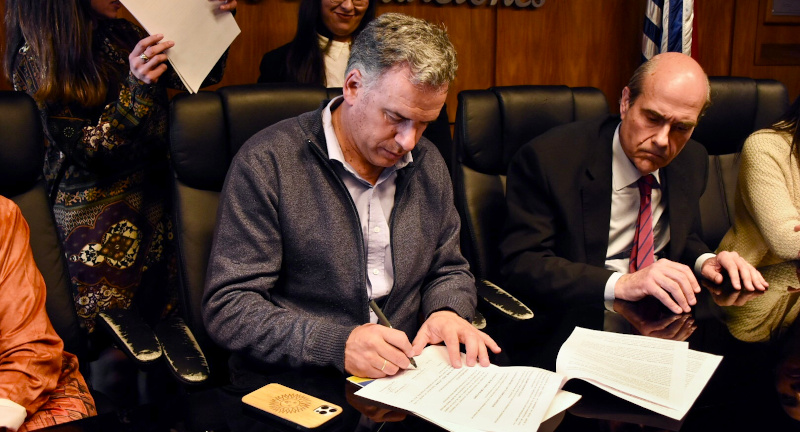 La Intendencia de Canelones y el INAU firmaron un convenio para apoyar el egreso y la autonomía de adolescentes y jóvenes La Intendencia de Canelones y el INAU firmaron un convenio para apoyar el egreso y la autonomía de adolescentes y jóvenes