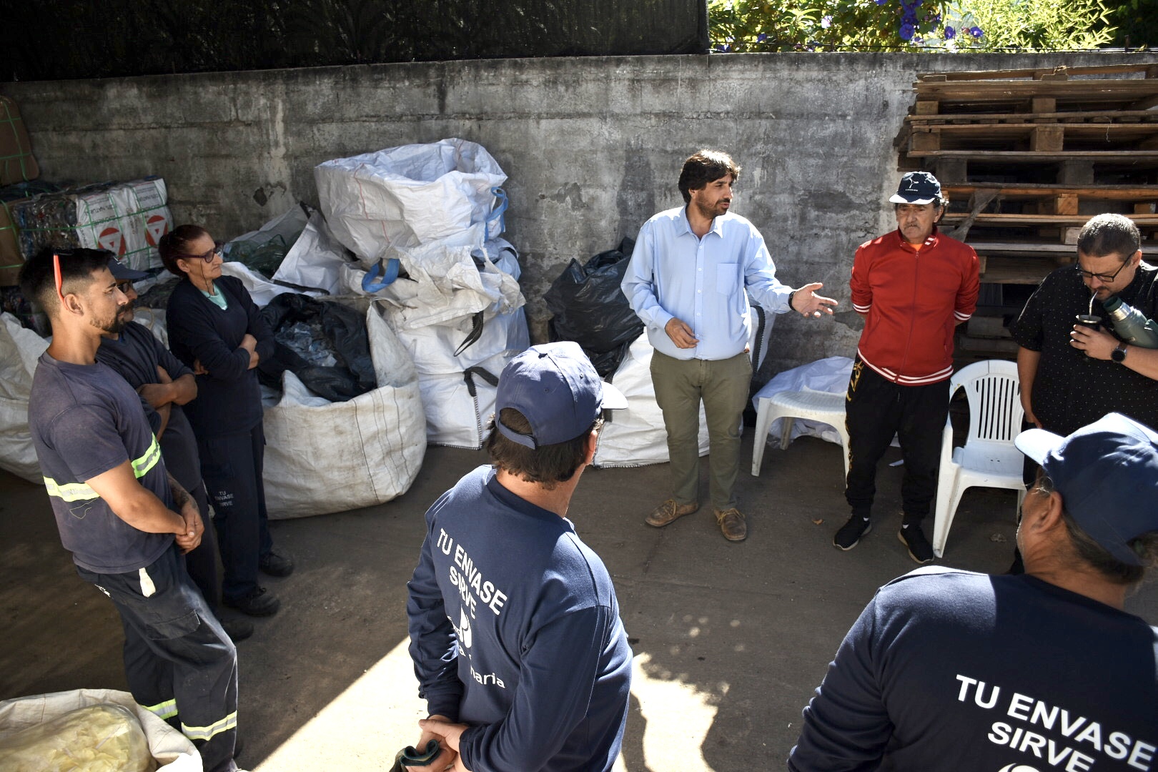 Recorrida de autoridades por punto de reciclaje en Solymar Norte, Ciudad de la Costa. Recorrida de autoridades por punto de reciclaje en Solymar Norte, Ciudad de la Costa.