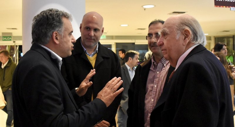 El Intendente Orsi participó de la presentación del libro La fuerza de las ideas de Julio María Sanguinetti  