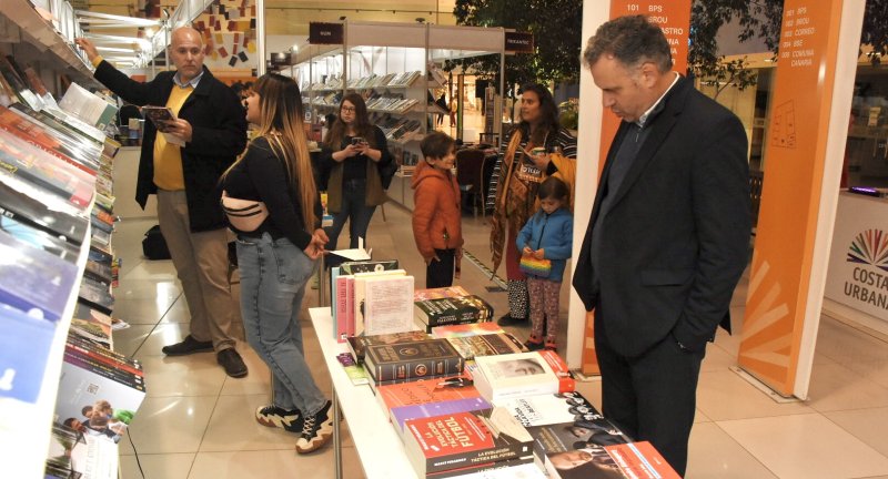 El Intendente Orsi participó de la presentación del libro La fuerza de las ideas de Julio María Sanguinetti  