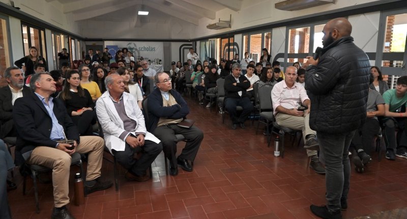 Scholas de Ciudadanía: el abordaje de los y las jóvenes a las problemáticas de su realidad social y el compromiso de Canelones de trabajar en las soluciones Scholas de Ciudadanía: el abordaje de los y las jóvenes a las problemáticas de su realidad social y el compromiso de Canelones de trabajar en las soluciones