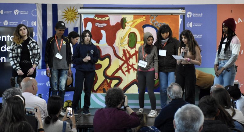 Scholas de Ciudadanía: el abordaje de los y las jóvenes a las problemáticas de su realidad social y el compromiso de Canelones de trabajar en las soluciones Scholas de Ciudadanía: el abordaje de los y las jóvenes a las problemáticas de su realidad social y el compromiso de Canelones de trabajar en las soluciones