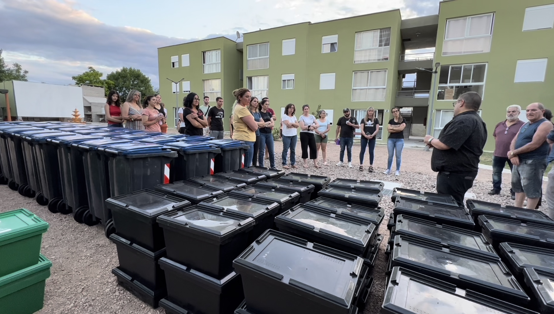 El programa Hogares Sustentables llegó a 35 familias de las viviendas COVITRAUN de Santa Lucía El programa Hogares Sustentables llegó a 35 familias de las viviendas COVITRAUN de Santa Lucía