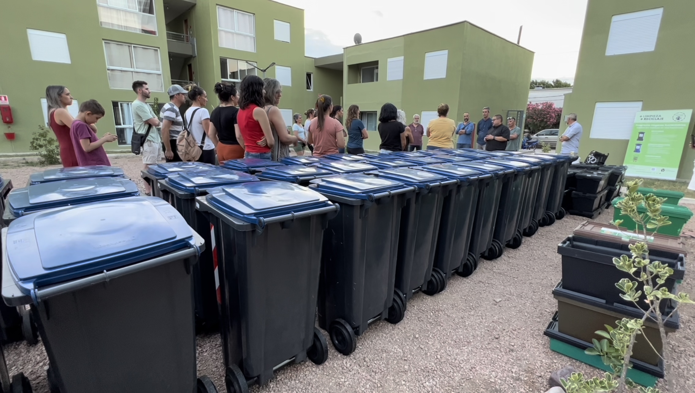El programa Hogares Sustentables llegó a 35 familias de las viviendas COVITRAUN de Santa Lucía El programa Hogares Sustentables llegó a 35 familias de las viviendas COVITRAUN de Santa Lucía