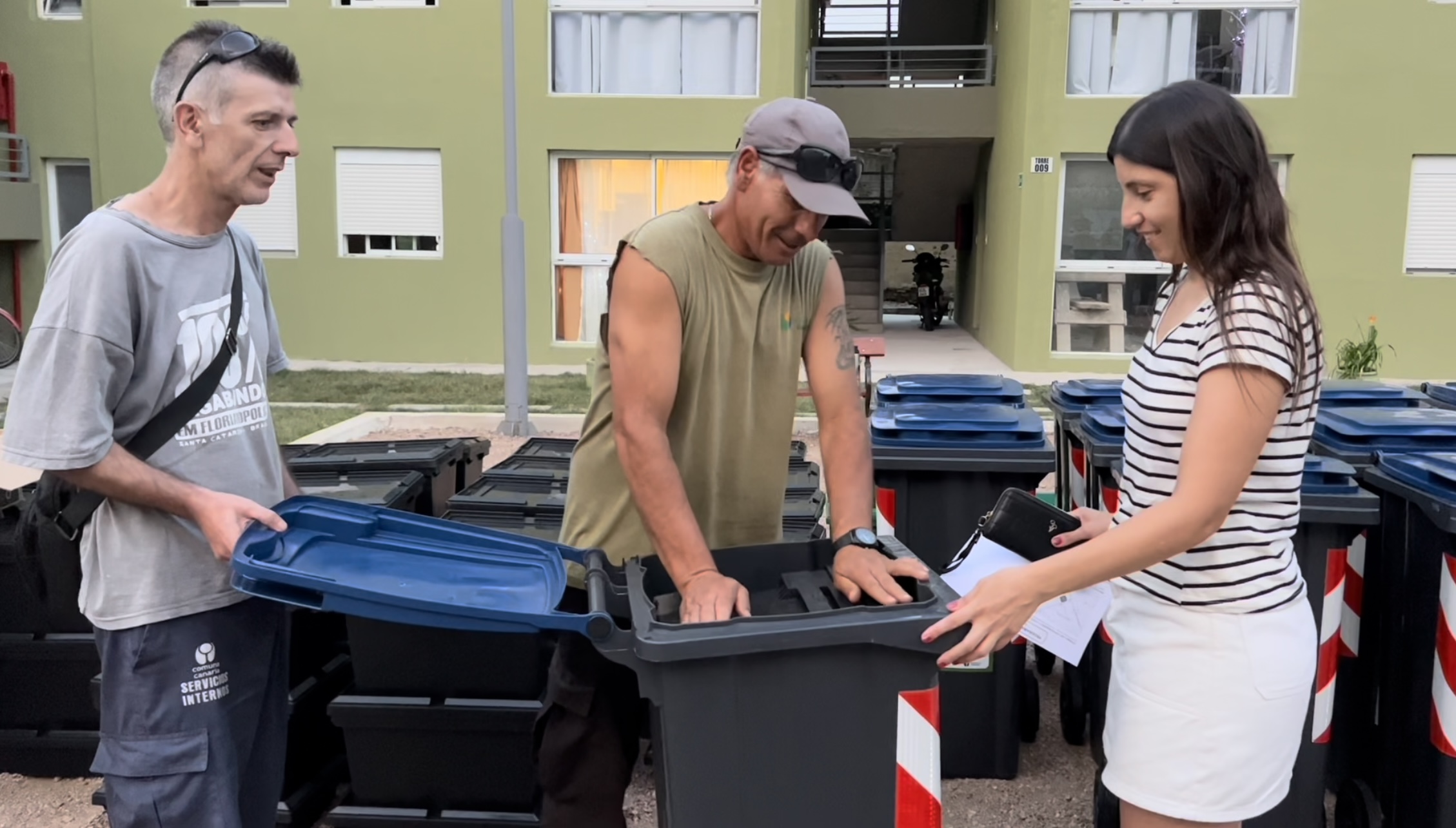 El programa Hogares Sustentables llegó a 35 familias de las viviendas COVITRAUN de Santa Lucía El programa Hogares Sustentables llegó a 35 familias de las viviendas COVITRAUN de Santa Lucía
