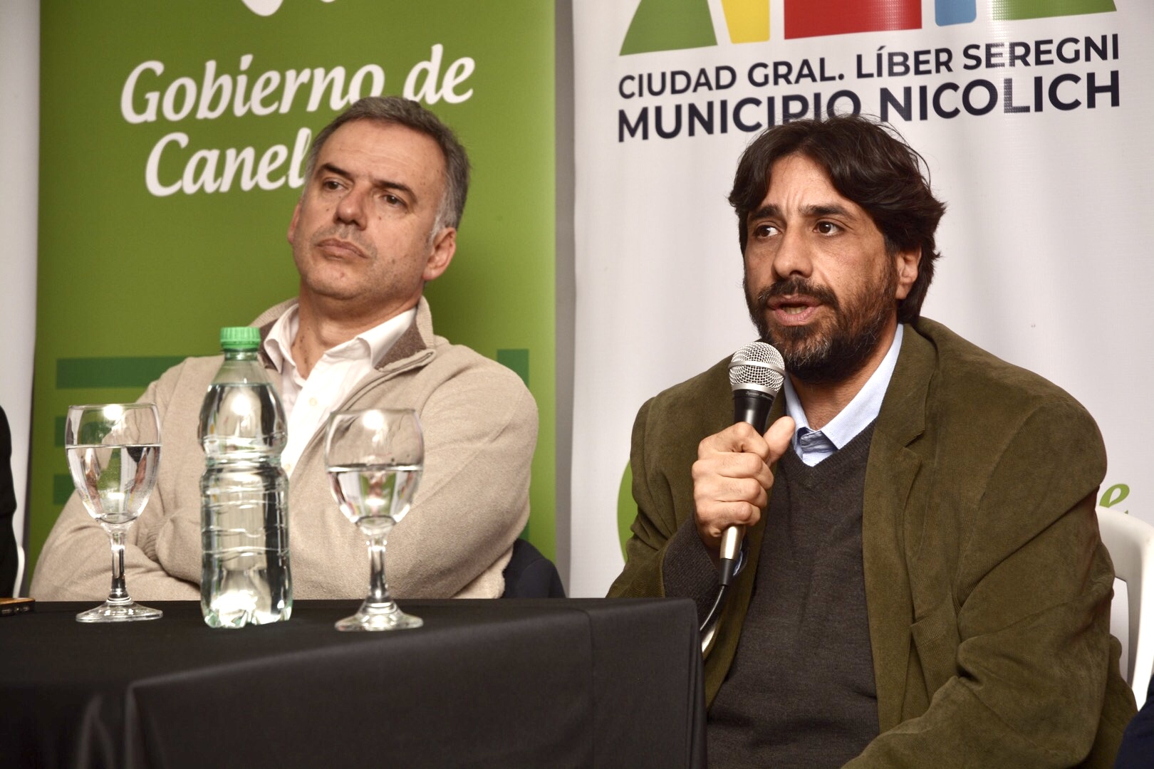 Intendente de Canelones, Yamandú Orsi, y Director General de Tránsito y Transporte, Marcelo Metediera
