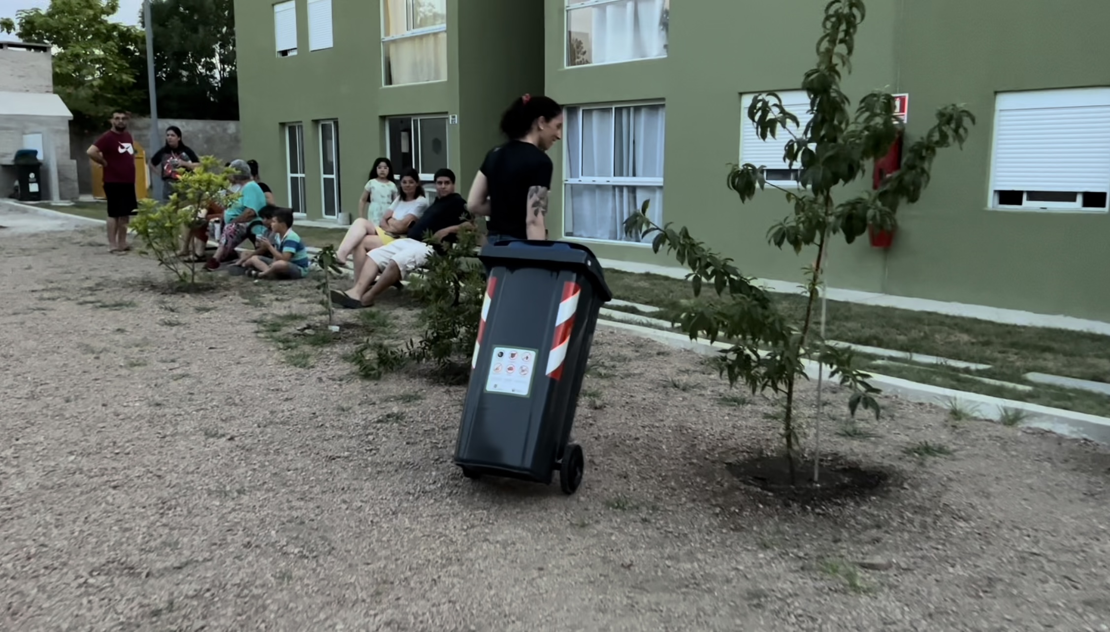 El programa Hogares Sustentables llegó a 35 familias de las viviendas COVITRAUN de Santa Lucía El programa Hogares Sustentables llegó a 35 familias de las viviendas COVITRAUN de Santa Lucía