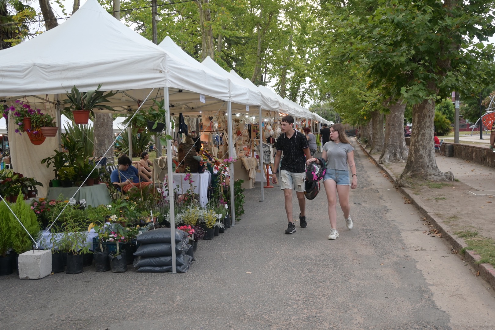 Se desarrolló la décima edición de la Feria de las Artes con más de 100 emprendimientos Se desarrolló la décima edición de la Feria de las Artes con más de 100 emprendimientos