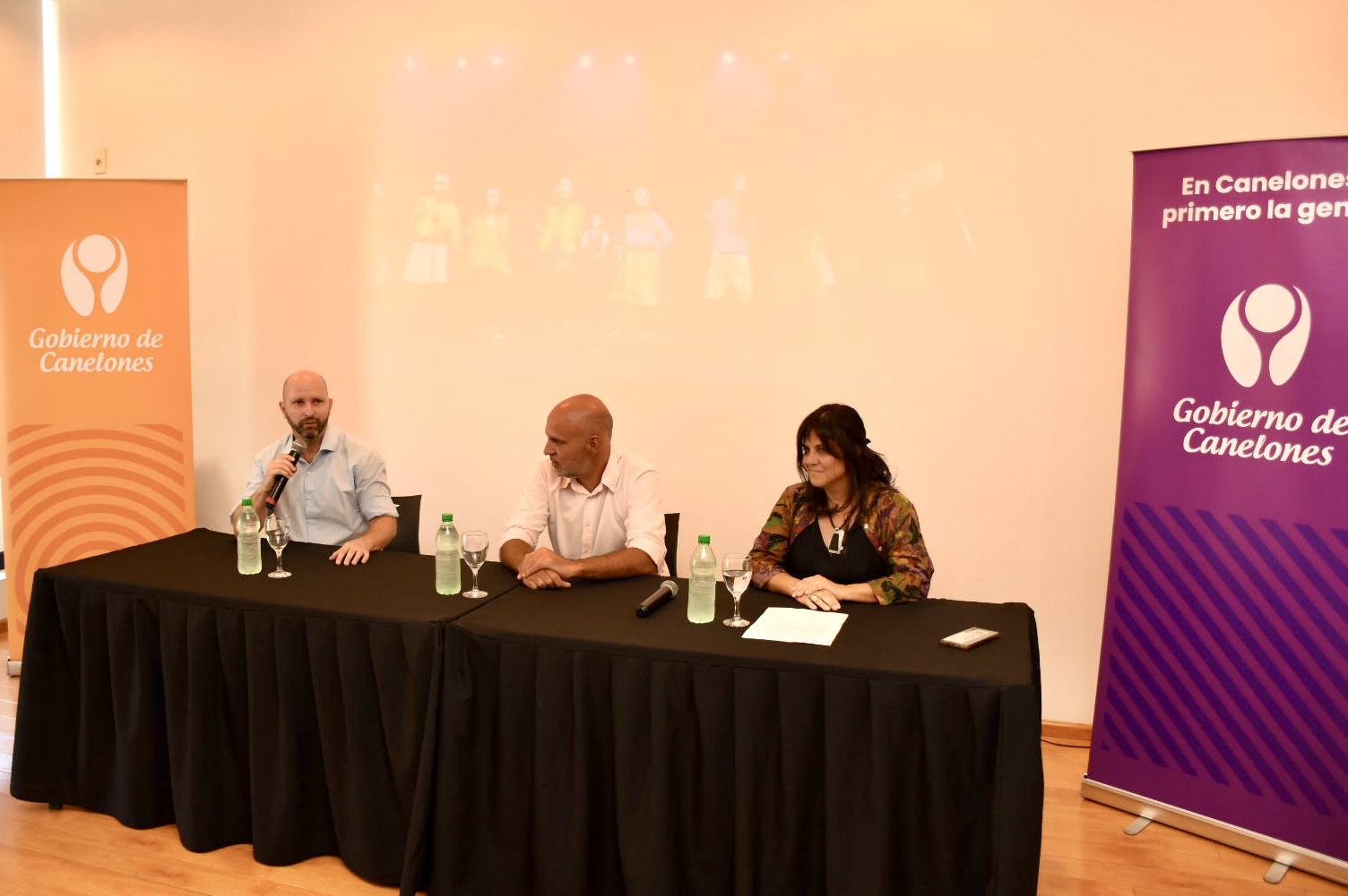 De izq. a der.: Director General de Cultura del Gobierno de Canelones, Sergio Machín, Secretario General de la Intendencia de Canelones, Dr. Esc. Francisco Legnani, y la Responsable del Complejo Cultural Politeama - Teatro Atahualpa del Cioppo, Andrea Sica, en el lanzamiento de actividades de la temporada 2023 del Complejo Cultural Politeama De izq. a der.: Director General de Cultura del Gobierno de Canelones, Sergio Machín, Secretario General de la Intendencia de Canelones, Dr. Esc. Francisco Legnani, y la Responsable del Complejo Cultural Politeama - Teatro Atahualpa del Cioppo, Andrea Sica, en el lanzamiento de actividades de la temporada 2023 del Complejo Cultural Politeama