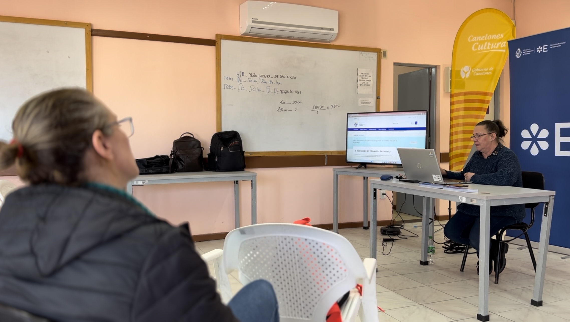 Quedó instalado el punto móvil de atención y asesoramiento a personas migrantes en Santa Rosa Quedó instalado el punto móvil de atención y asesoramiento a personas migrantes en Santa Rosa