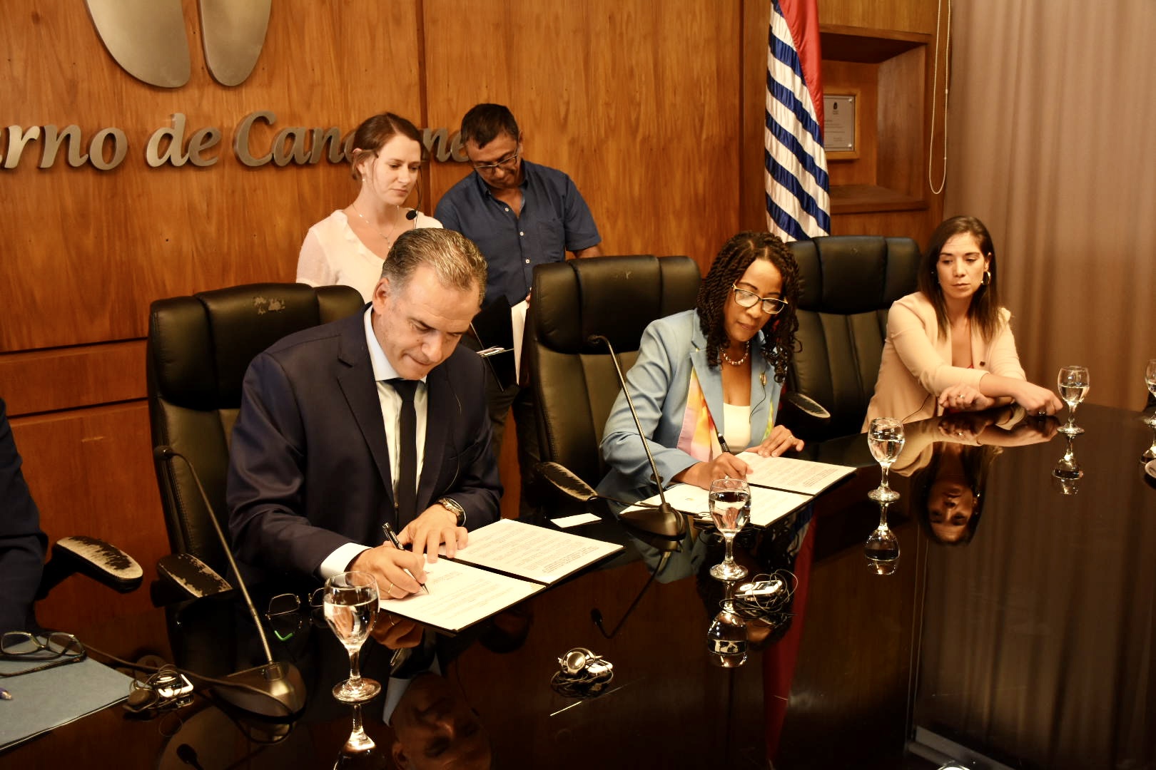 Intendente de Canelones, Prof. Yamandú Orsi, la Presidenta de la Junta de Supervisores del condado de Loudoun, Phyllis Randall y la Coordinadora del Gabinete Productivo del Gobierno de Canelones, Tania Yanes. Intendente de Canelones, Prof. Yamandú Orsi, la Presidenta de la Junta de Supervisores del condado de Loudoun, Phyllis Randall y la Coordinadora del Gabinete Productivo del Gobierno de Canelones, Tania Yanes