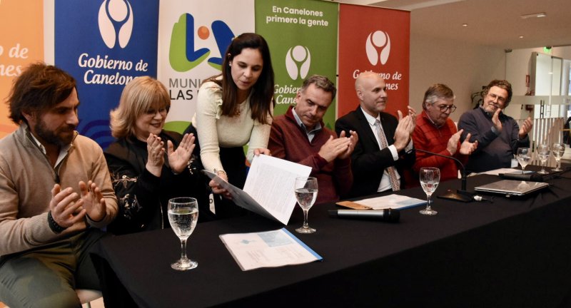 Firma de convenio entre la Intendencia de Canelones y la asociación civil Apoyo al Campus Canario del Sur.