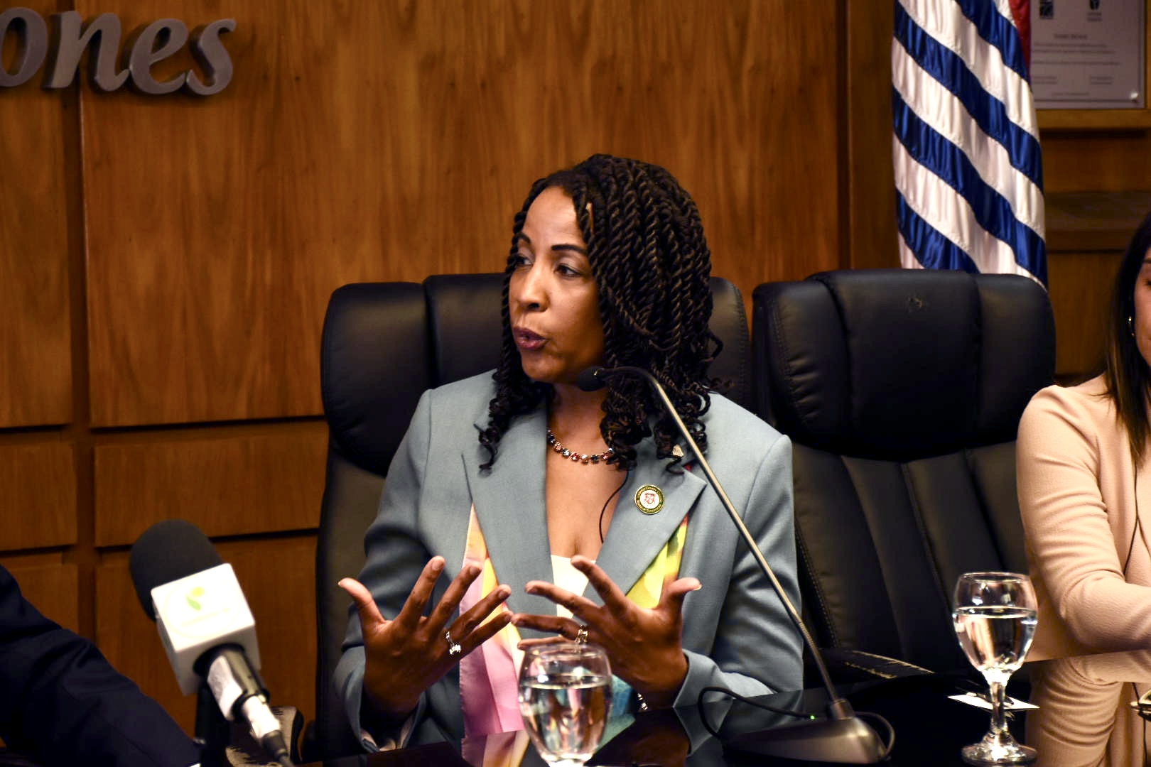 Presidenta de la Junta de Supervisores del condado de Loudoun, Phyllis Randall, en la firma de hermanamiento con Canelones Presidenta de la Junta de Supervisores del condado de Loudoun, Phyllis Randall, en la firma de hermanamiento con Canelones