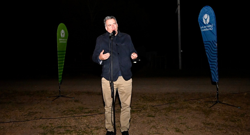 El Intendente de Canelones, Prof. Yamandú Orsi, en la inauguración de 118 luminarias en Las Brujas El Intendente de Canelones, Prof. Yamandú Orsi, en la inauguración de 118 luminarias en Las Brujas