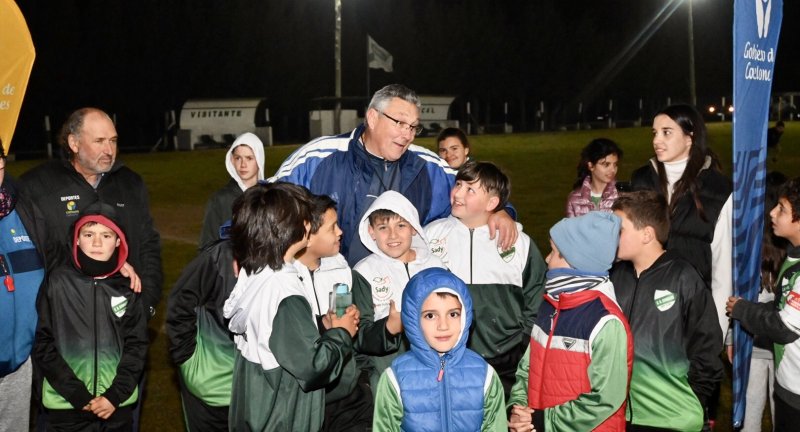 Gobierno de Canelones iluminó la cancha de Baby Fútbol del Club Atlético Cerrillos Gobierno de Canelones iluminó la cancha de Baby Fútbol del Club Atlético Cerrillos