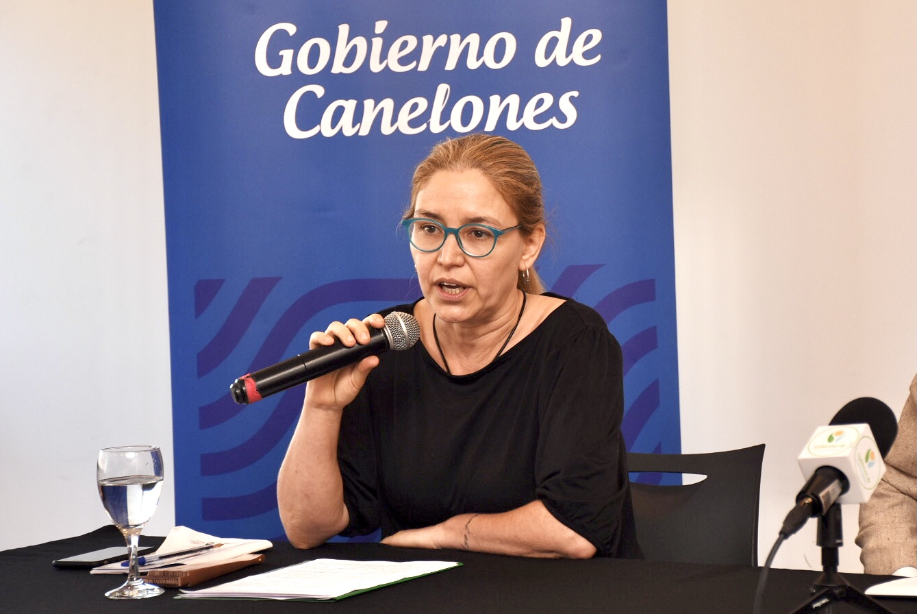 Directora de Género y Equidad de la Intendencia de Canelones, Nohelia Millán, en conferencia por el Día Internacional para Eliminar la Violencia contra la Mujer 