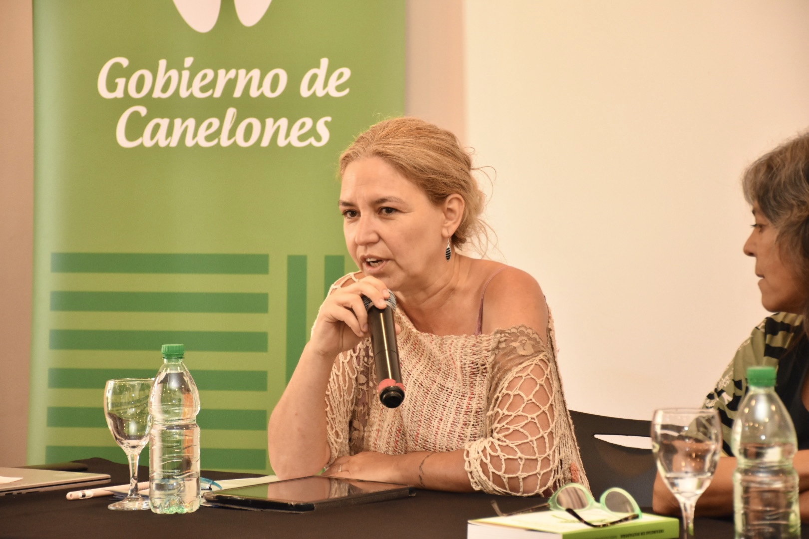 Directora de Género y Equidad del Gobierno de Canelones, Nohelia Millán, en la presentación del libro Infancias en Dictadura