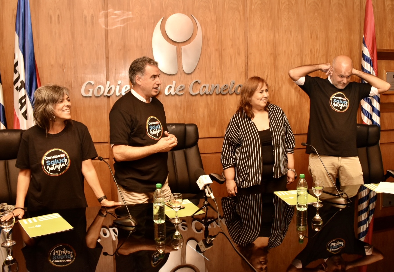 De izq. a der.: Pro Secretaria General del Gobierno de Canelones, Lic. Silvana Nieves, Intendente de Canelones, Prof. Yamandú Orsi, Directora de Salud, Lic. Aracelis Delgado, y el Secretario General, Dr. Esc. Francisco Legnani, en el lanzamiento del programa Canelones Salud Integral