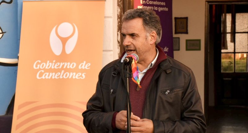 Intendente de Canelones, Prof. Yamandú Orsi, en el lanzamiento del Mes de la Diversidad en Santa Lucía Intendente de Canelones, Prof. Yamandú Orsi, en el lanzamiento del Mes de la Diversidad en Santa Lucía